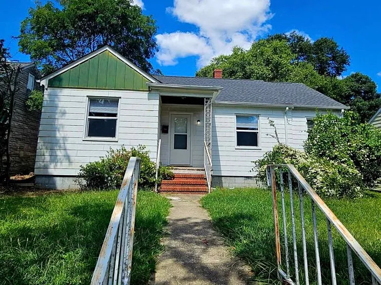 1302 Carlisle Ave — Photo 1