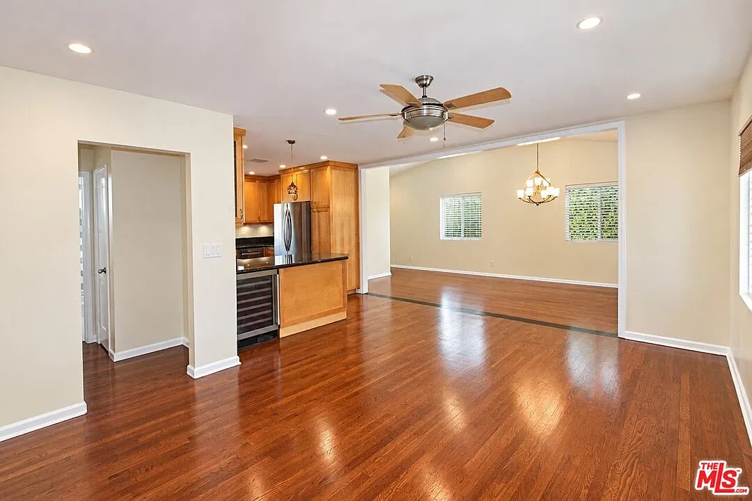5 bed, 3.0 bath, 2317 sqft, $5,995 — Photo 2