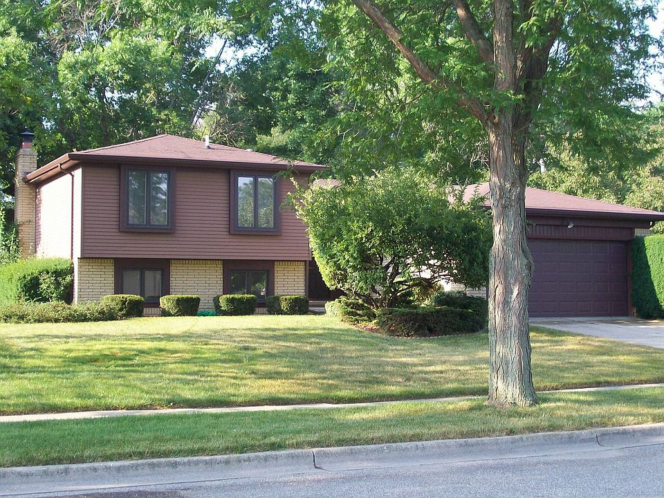 1st image of 493 Lexington Dr