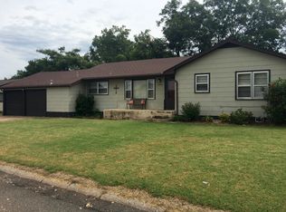 1408 Country Club Dr, Perry, OK 73077