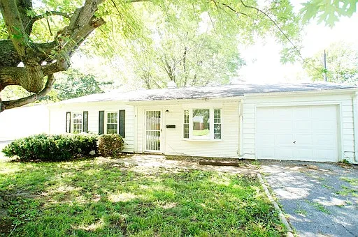8 W Adams Dr photo 1
