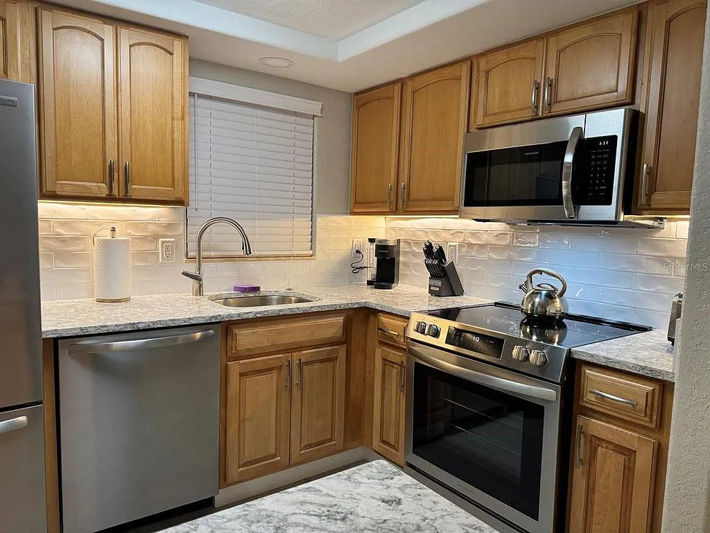2 bed, 2.0 bath, 1064 sqft, $7,500 — Photo 4