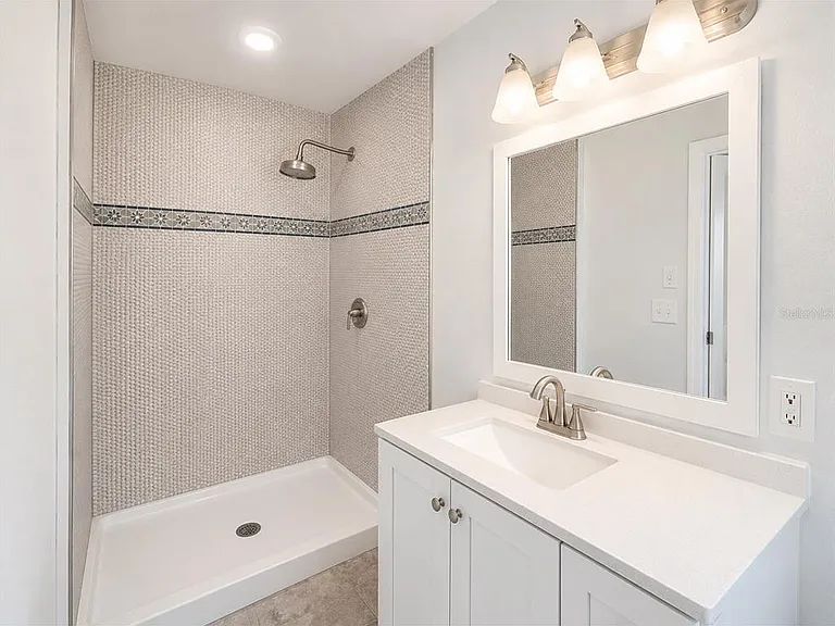 616 Ellendale Dr — Photo 17