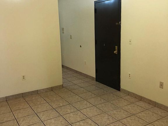 Living Room / Entrance