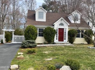 1 Gerald Ct, Riverside, CT 06878