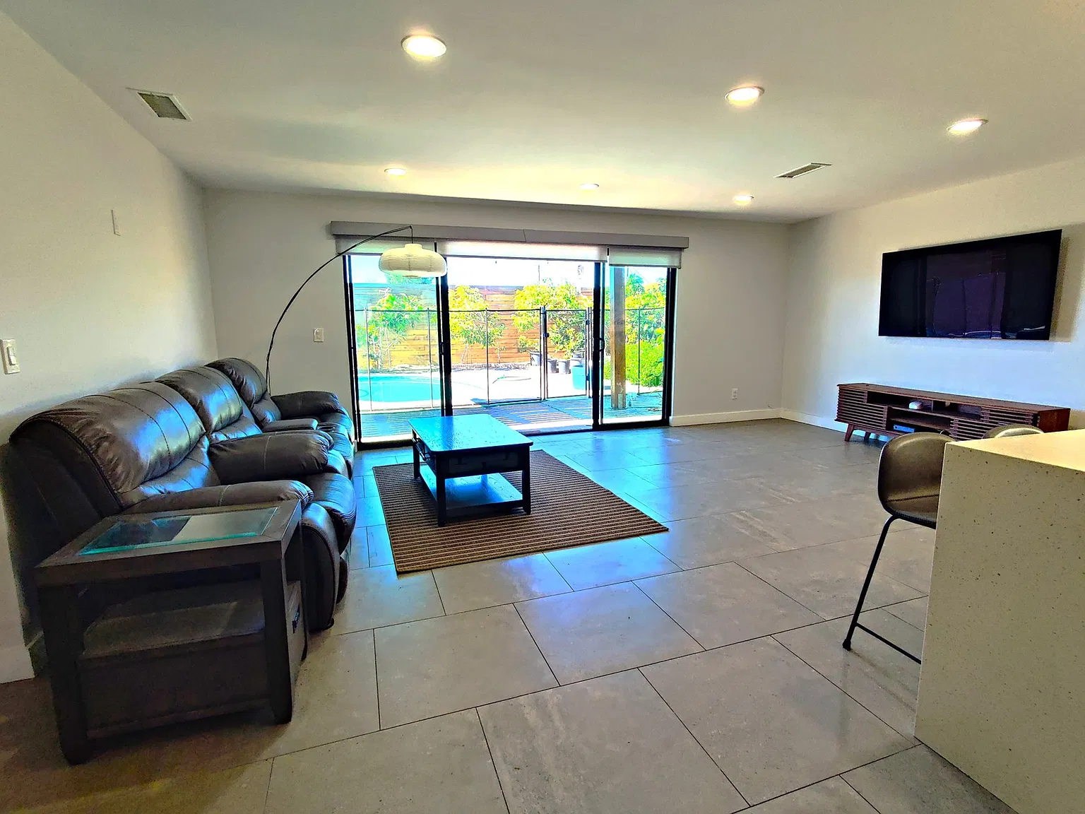 4 bed, 1816 sqft, $4,950 — Photo 4