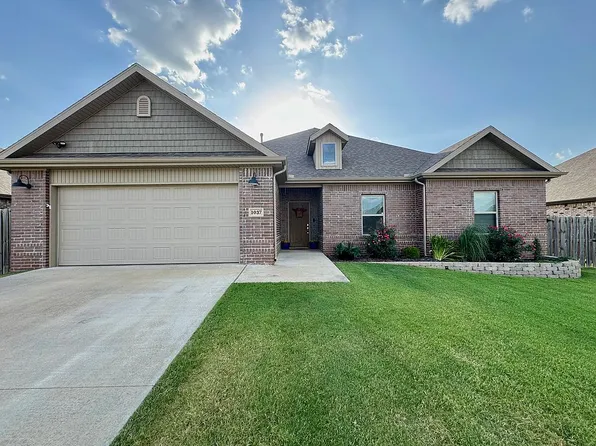 1037 Tracey Ln, Pea Ridge, AR 72751