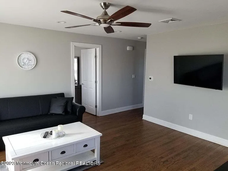 100 18th Ave #2 — Photo 10