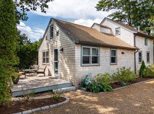 181 Circuit Ave, Oak Bluffs, MA 02557