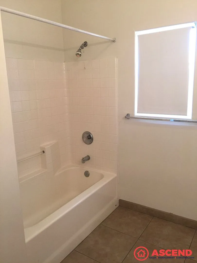 Spacious 5BD/2BA Home in Bakersfield's 93306 — Photo 3