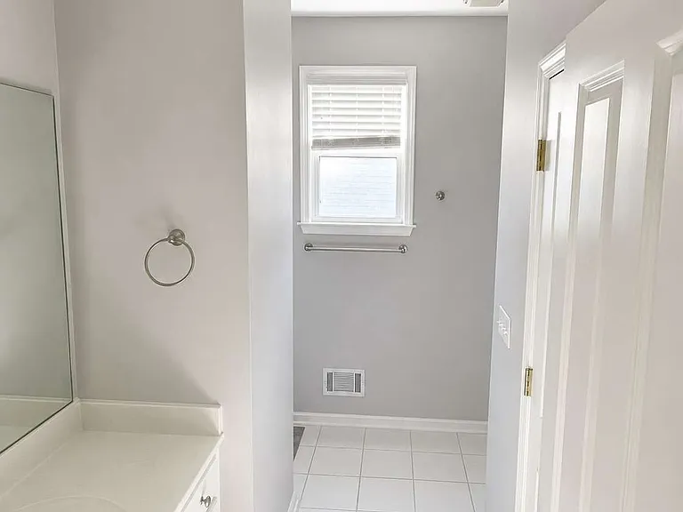 479 Woodward Ave SE — Photo 16