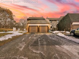 4411 Laurel Club Cir, West Bloomfield, MI