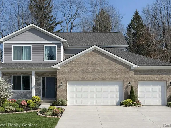 5583 Morgan Lake Dr, Clarkston, MI 48348