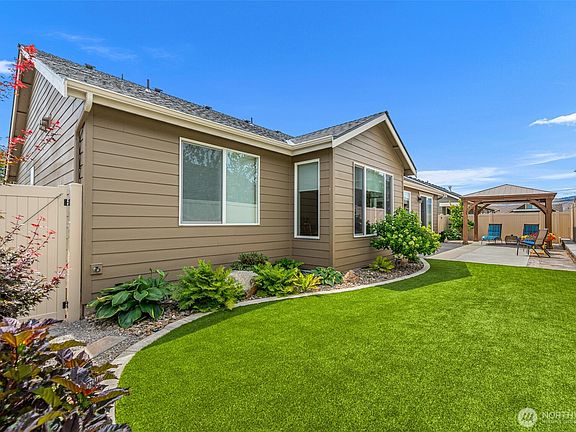 4th image of 1747 S Blanchard Loop