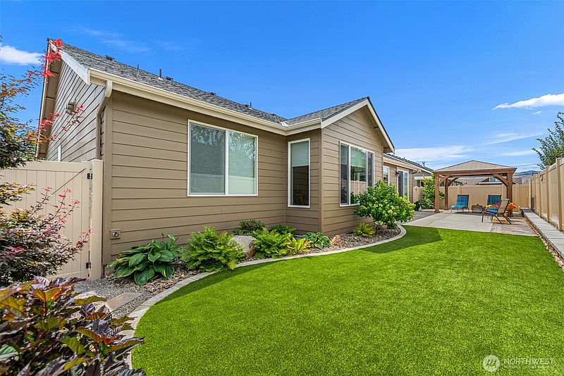 4th image of 1747 S Blanchard Loop
