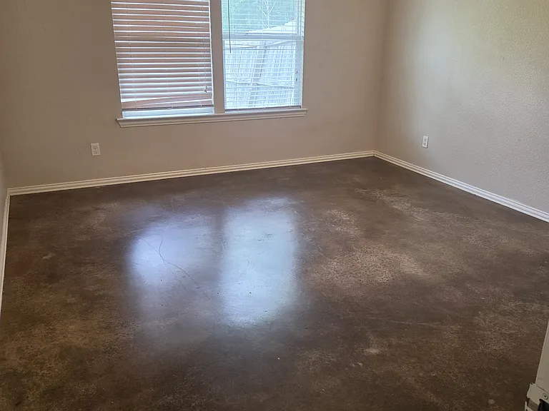 2424 W Walker St — Photo 8