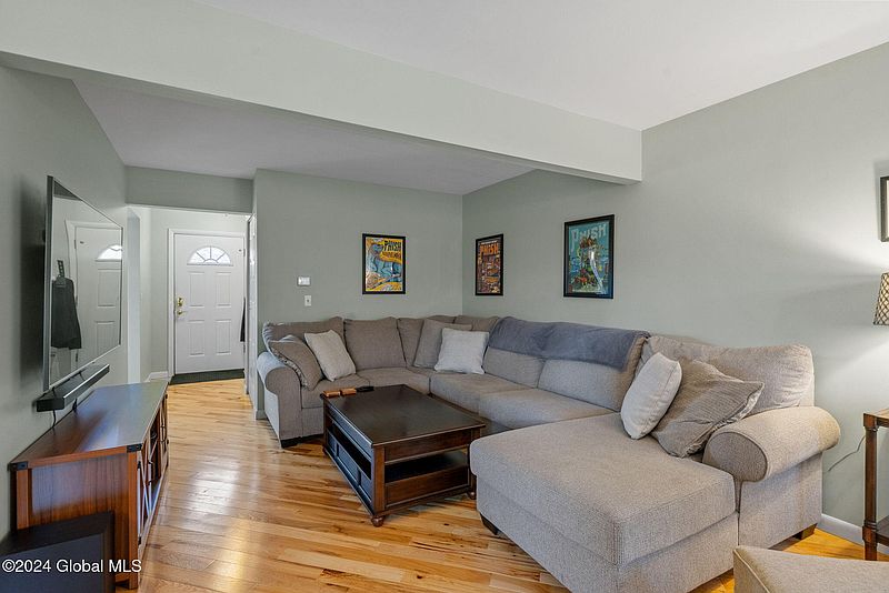 5th image of 1302 Huntington Court