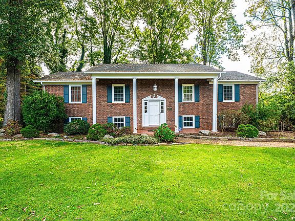 3rd image of 107 Oakwood St