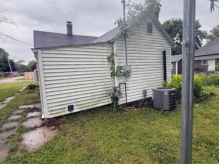 533 Higgins St — Photo 13