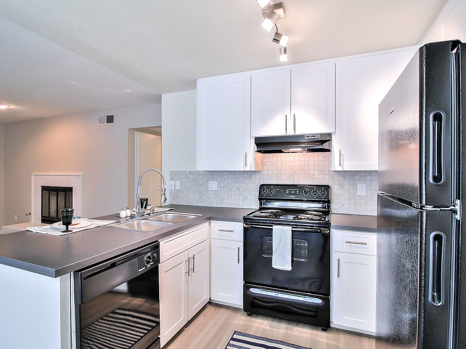 Larkspur apartments community photo