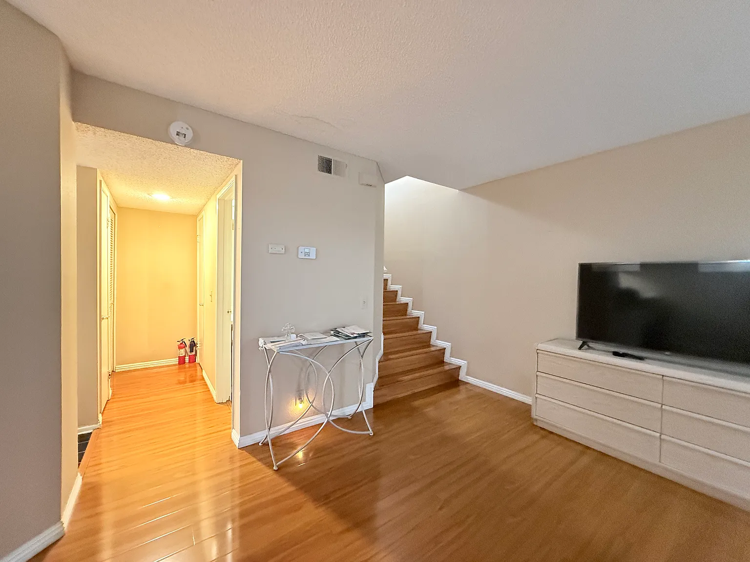 1 bed, 400 sqft, $1,100 — Photo 3
