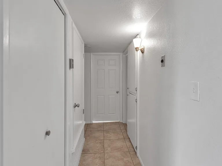 216 Whitton St — Photo 19