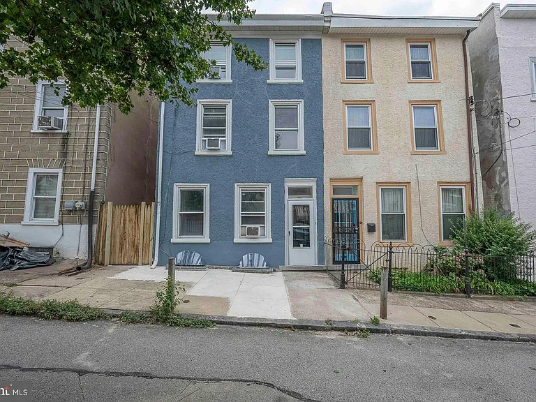 201 Dupont St — Photo 58