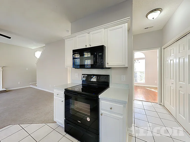 1606 Oak Knoll Ln — Photo 5