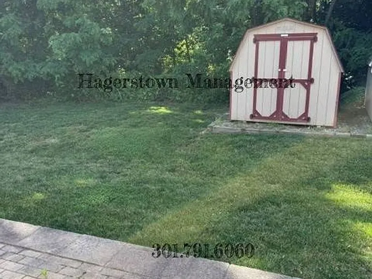 112 W Water St — Photo 4