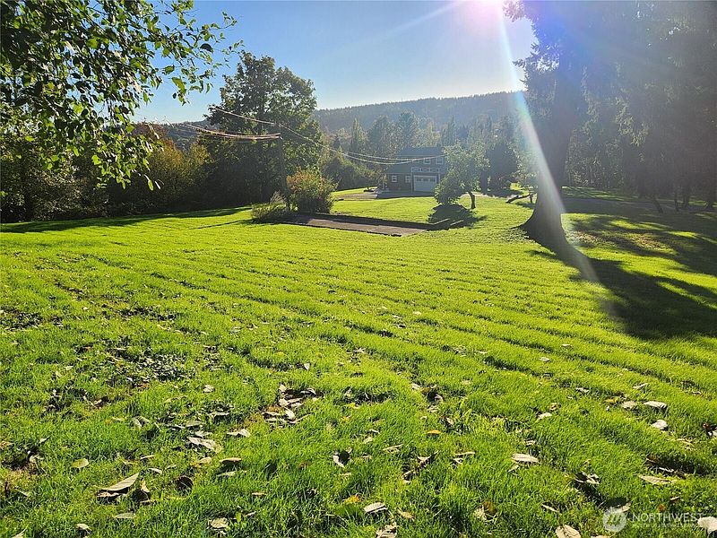 3rd image of 9859 Redmond Woodinville Road NE
