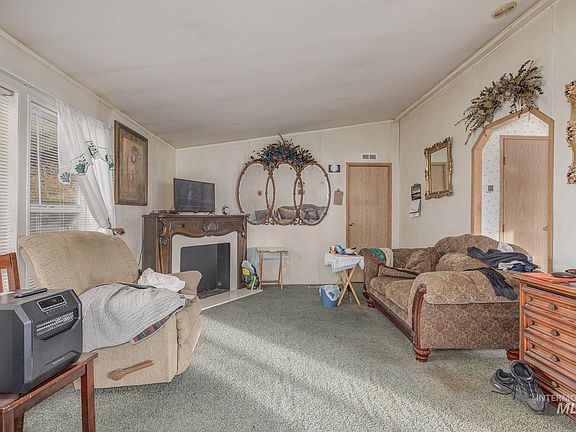 3rd image of 1445 Claude Rd