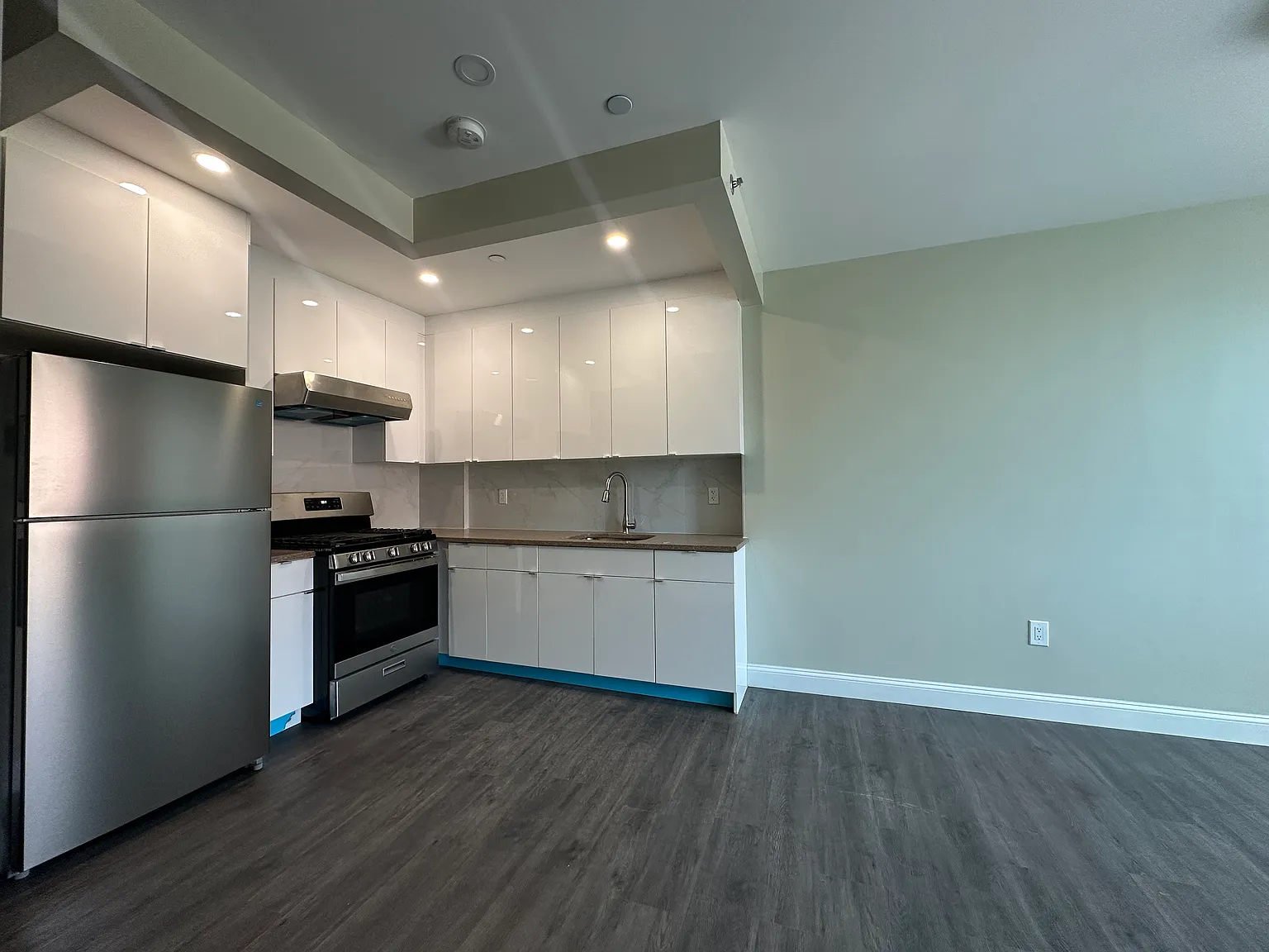 2 bed, 800 sqft, $2,950 — Photo 2