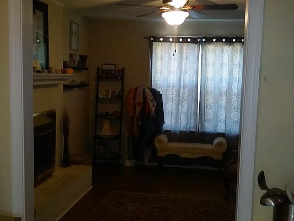 4th image of 936 Woodhue Ct