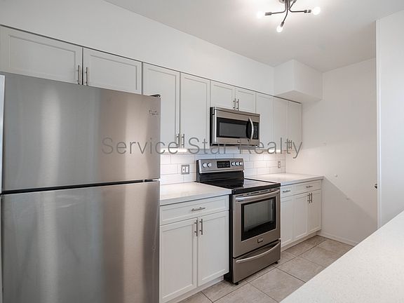4th image of 102 W Maryland Ave Unit D2