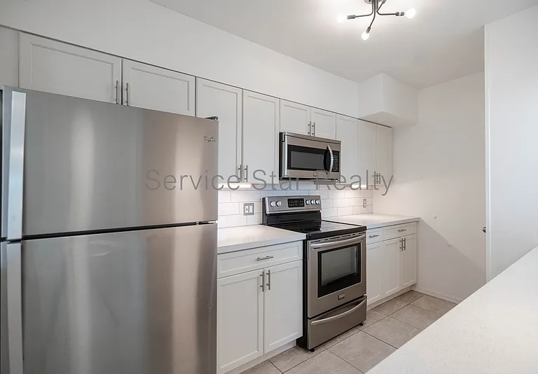 102 W Maryland Ave #D2 — Photo 4