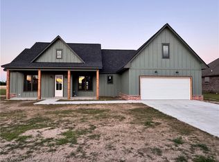 2032 Prairie Fire Dr, Sallisaw, OK 74955