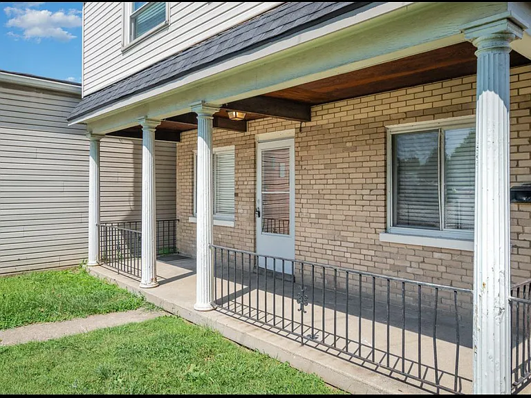 117.5 Adela Ave #3 — Photo 10