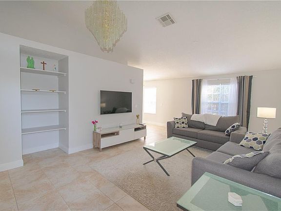 4th image of 634 Berks Ct