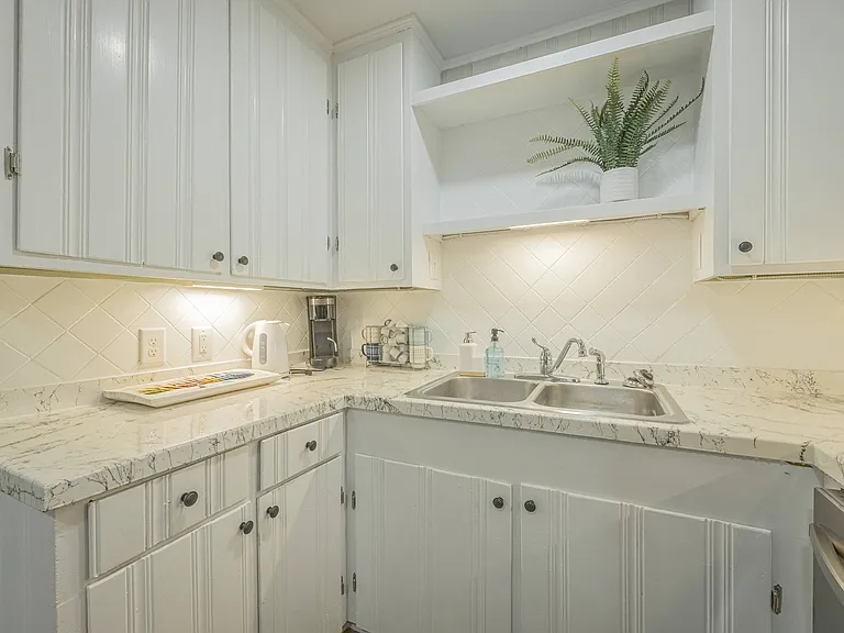 230 Habersham Dr — Photo 16