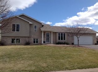 617 Griffin Cir, Carver, MN 55315