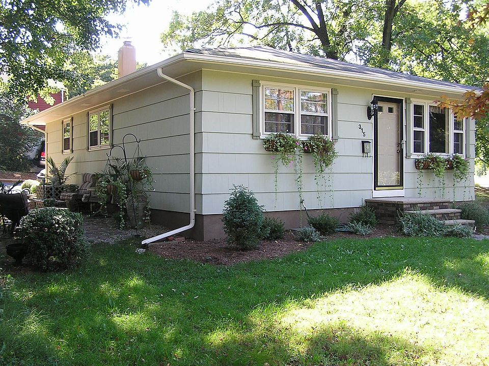 Front ans side patio