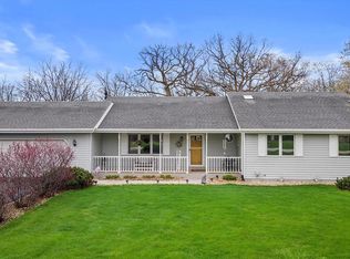 26021 Deer Ridge Trl, Waterford, WI 53185