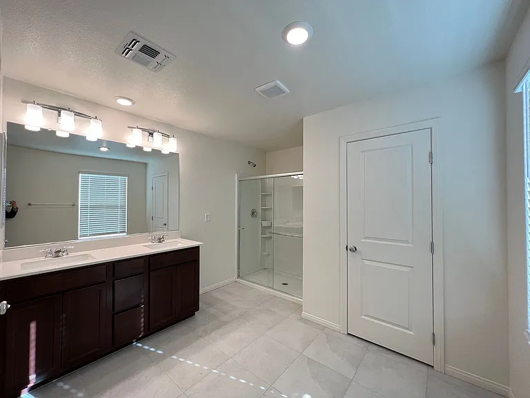 7569 W Mistral Ave — Photo 11