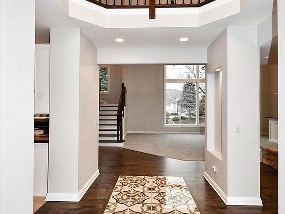 2nd image of 140 Los Lagos Dr