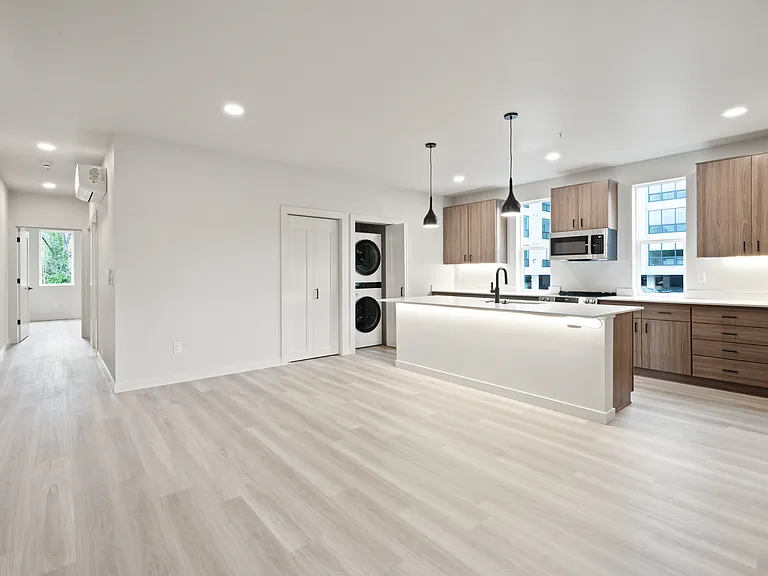 7044 SW Gonzaga St #301 — Photo 2