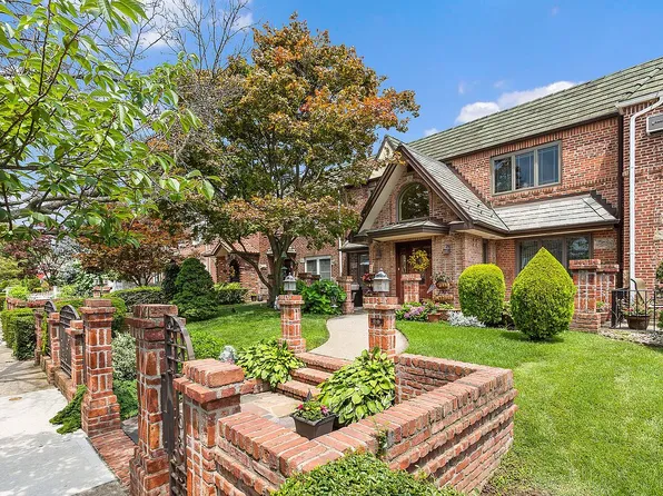 6167 77th Pl, Middle Village, NY 11379