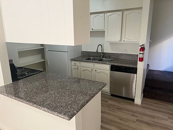 3rd image of 5167 Garden Ln APT C