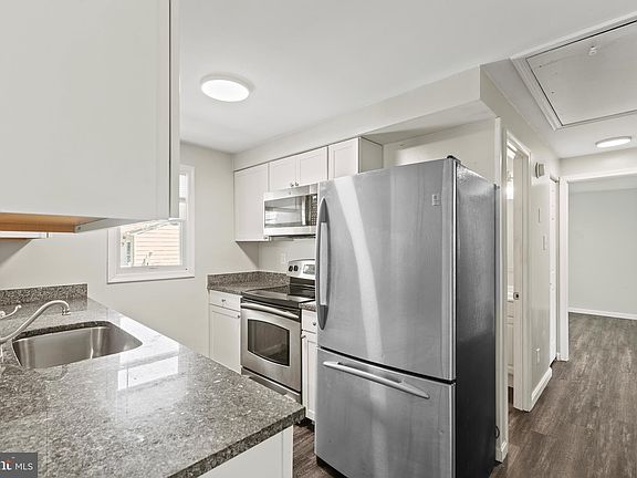 5th image of 22202 Donaldson Dr
