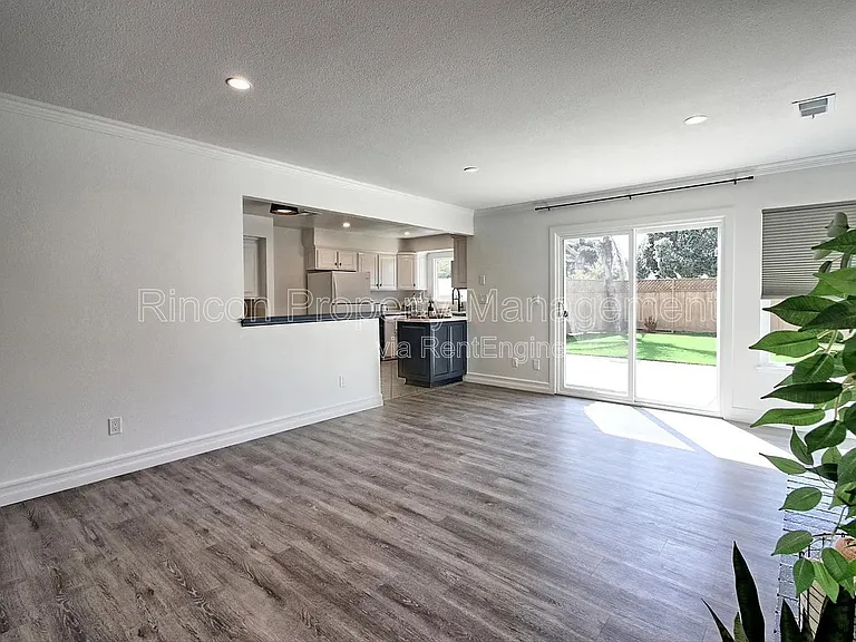 2585 Warbler Ave — Photo 11