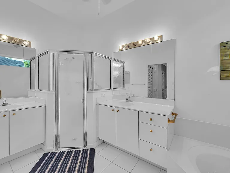 615 SW Saint Thomas Cv — Photo 16